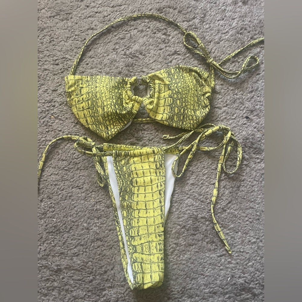 Small yellow snake print thong.